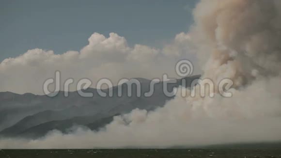 贝加尔湖森林大火视频的预览图