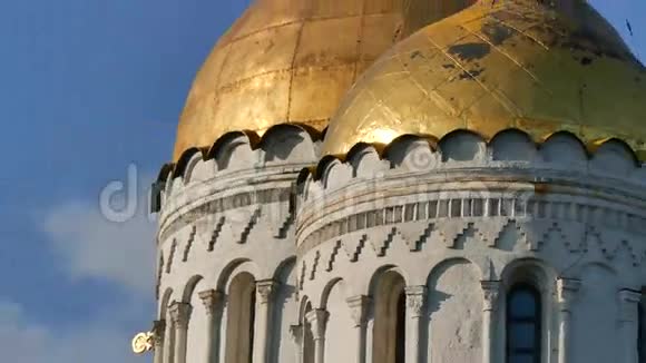 金色圆顶俄罗斯教堂放大视频的预览图
