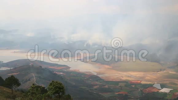 越南山区的野火视频的预览图