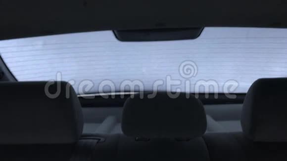 后车车窗除霜延时视频视频的预览图