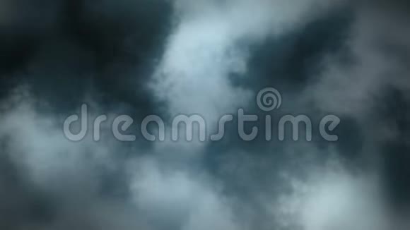 梦中的房子和天空带着暴风雨的云彩视频的预览图