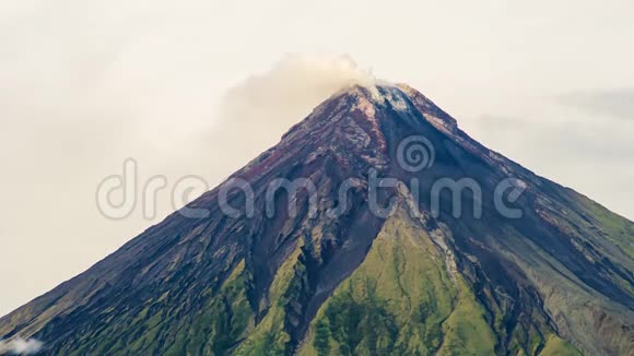 梅扬火山在勒加兹皮菲律宾马永火山是一座活火山距海岸2462米视频的预览图