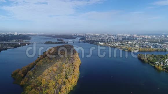 空中观景飞越乌克兰基辅市复印机的录像4K超高清分辨率视频的预览图