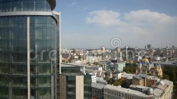 乌克兰首都基辅的空中城市景观视频的预览图
