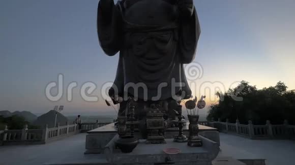 越南拜旦寺弥勒佛巨大雕像视频的预览图