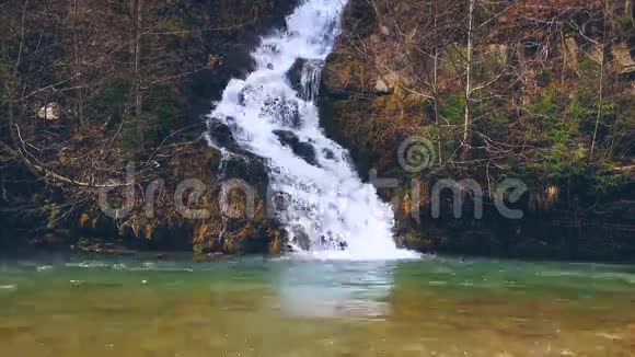 喀尔巴阡山泉水瀑布时间流逝视频的预览图