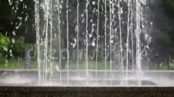 公园特写的喷泉视频的预览图