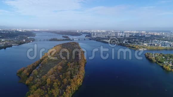 空中观景飞越乌克兰基辅市复印机的录像4K超高清分辨率视频的预览图