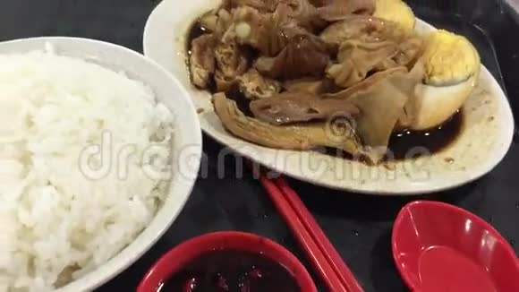 中国湖南凤凰古镇中餐视频的预览图