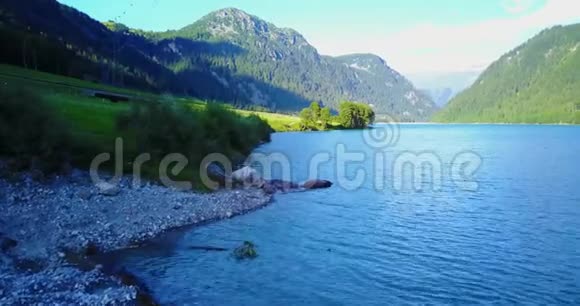 瑞士美丽的湖泊视频的预览图