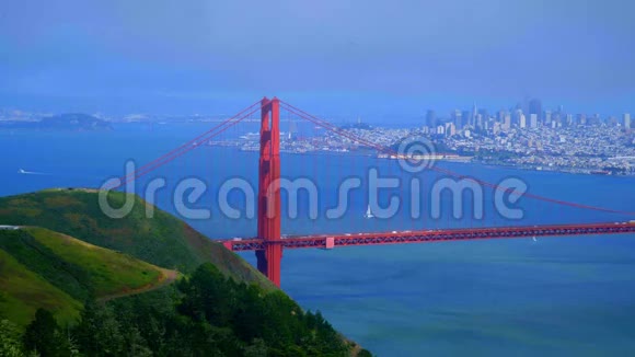金门大桥和旧金山山丘上的美景令人惊叹视频的预览图