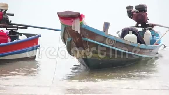 漂浮的沙比当地渔民船视频的预览图