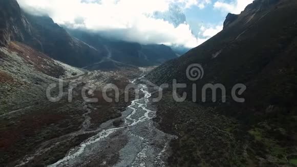 珠穆朗玛峰巴塞坎特旅景泰国尼泊尔无人机录像视频的预览图