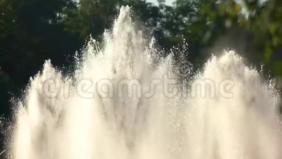 喷泉户外慢动作视频的预览图