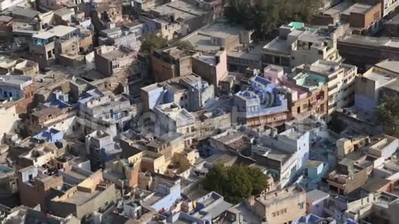 鸟瞰乔德普尔城市景观与当地的房子视频的预览图