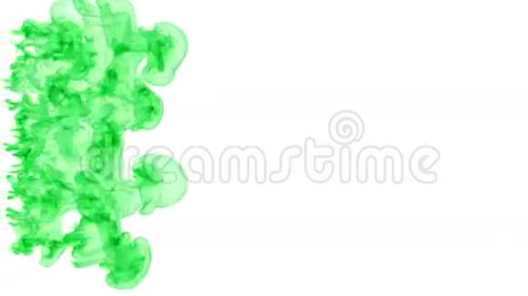 计算机图形像绿色墨水在白色背景下在水中扩散三维渲染体素图形计算机计算机视频的预览图