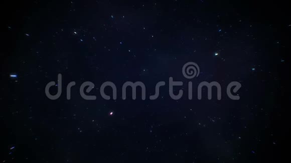 星系背景中超空间跳跃的太空旅行视频的预览图