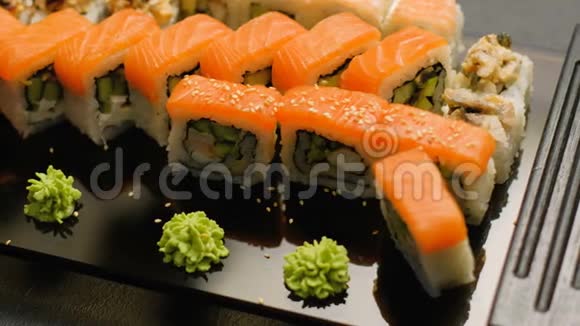 东方美食餐厅提供寿司卷视频的预览图