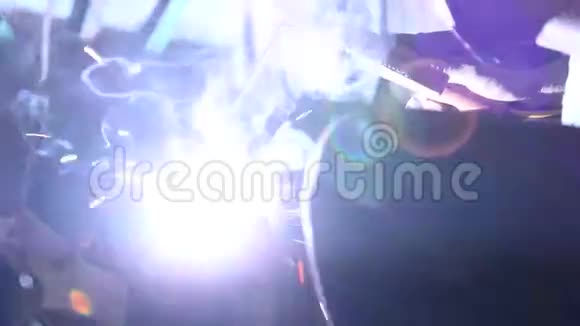 焦德普尔车间焊接过程中火花燃烧视频的预览图