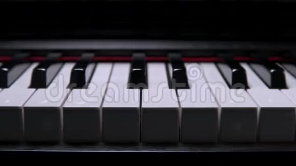 动画播放钢琴键视频的预览图