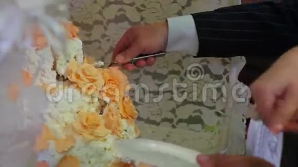 美味蛋糕切刀视频的预览图