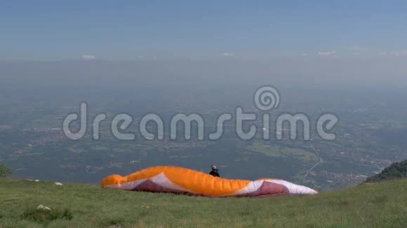 极限运动滑翔伞视频的预览图
