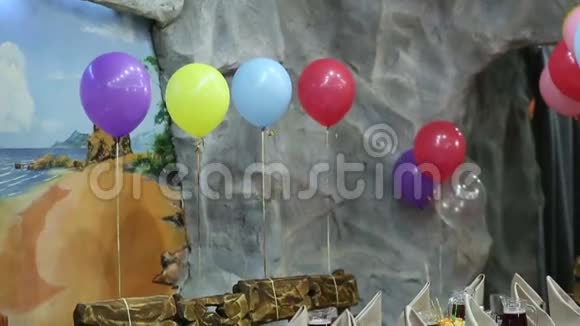 装饰餐厅配气球视频的预览图
