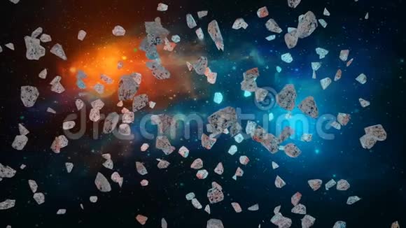 太空场景用蓝色和橙色的光和五颜六色的星云飞越小行星美国宇航局提供的元素3D绘制视频的预览图