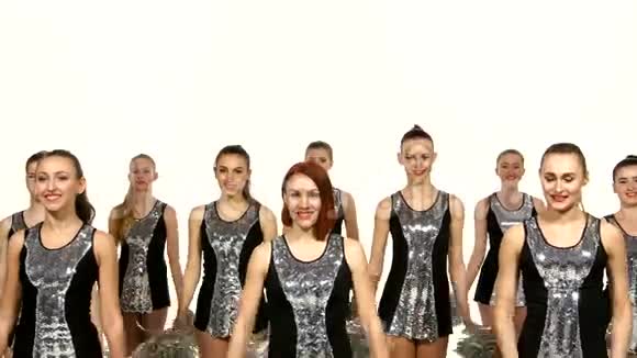 漂亮的跳舞女孩啦啦队参加舞会视频的预览图