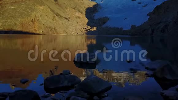 黎明时分阿根廷巴塔哥尼亚洛斯特雷斯湖视频的预览图