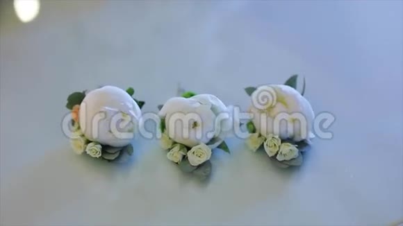 白玫瑰制成的美丽的布托尼埃视频的预览图
