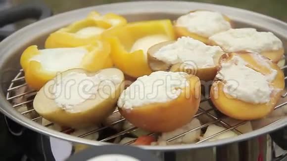 苹果桃子加干酪视频的预览图