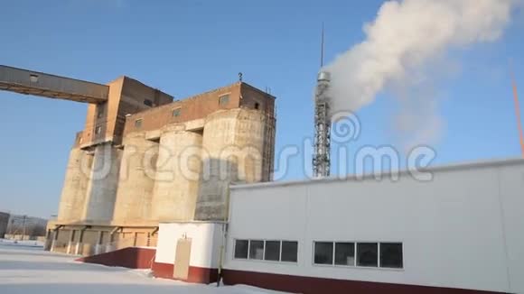 厂冬季混凝土生产厂视频的预览图