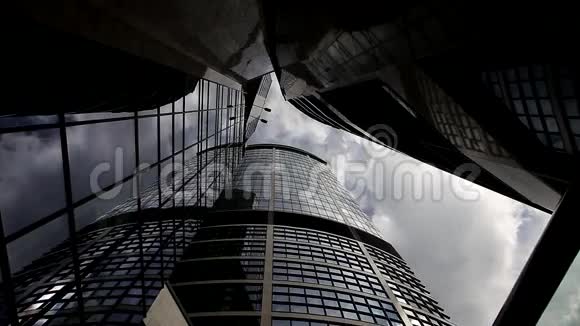 摩天大楼的垂直方向的时间推移视频的预览图
