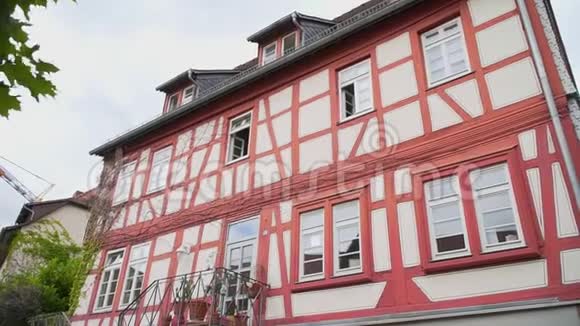 德国米歇尔施塔特一个小镇的街道视频的预览图