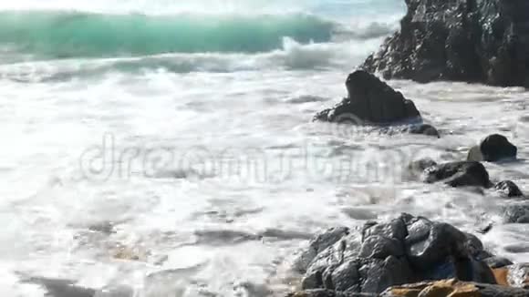 极端海浪海水视频的预览图