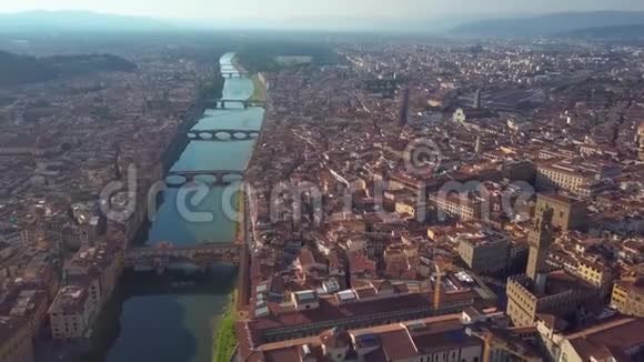 意大利日落时佛罗伦萨的空中全景视频的预览图