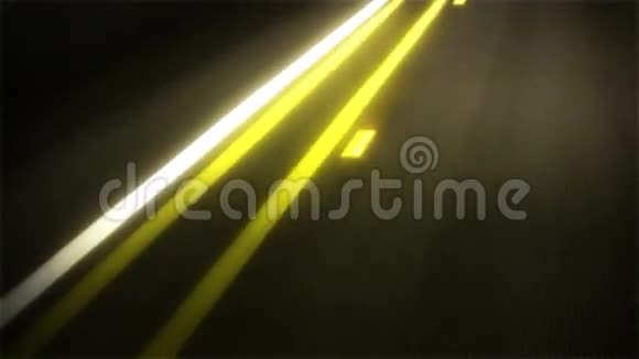夜间高速公路上的路标视频的预览图