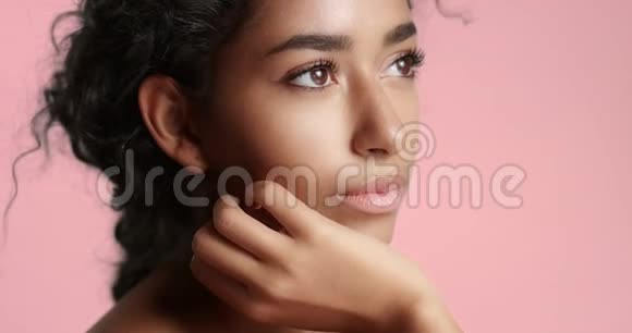 美丽的摩洛哥女孩完美的皮肤视频视频的预览图