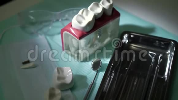 牙床及牙具视频的预览图