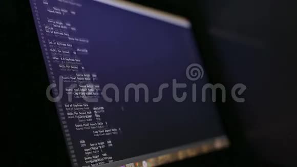 在虚拟空间运行的计算机代码程序黑客攻击视频的预览图