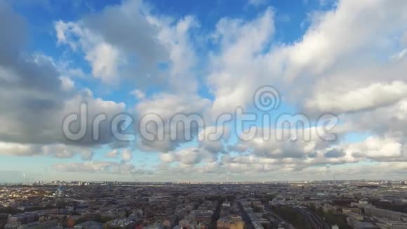 阳光空中城市景观全景4k视频的预览图