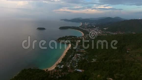 泰国海上美丽日落的鸟瞰图视频的预览图