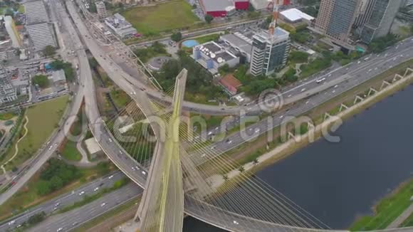 奥克塔维奥弗里亚斯德奥利维拉桥巴西最大城市圣保罗的标志性建筑视频的预览图