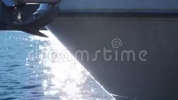 船头水面阳光反射视频的预览图