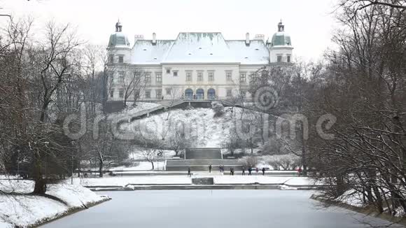 华沙乌贾兹多城堡视频的预览图