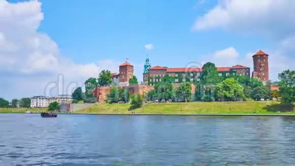 波兰克拉科夫Wawel城堡和Vistula河全景视频的预览图