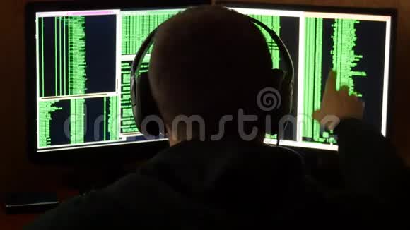黑客被视为二进制代码黑客入侵网络系统视频的预览图