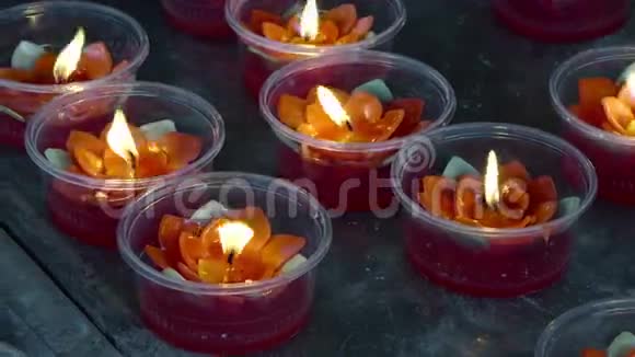 曼谷中国寺庙的油灯视频的预览图