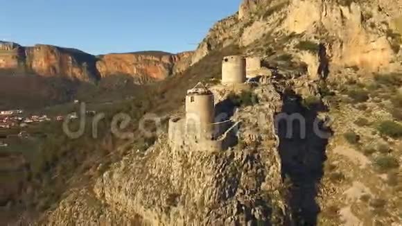 希腊防御塔岩石视频的预览图